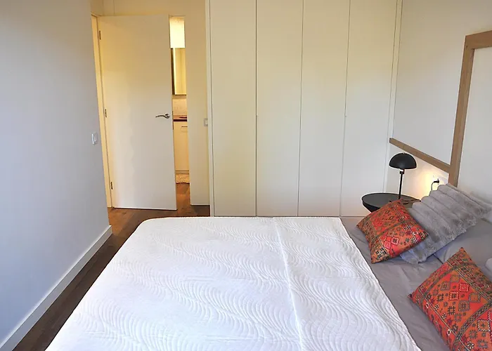 Francesc Macia, 公寓 *